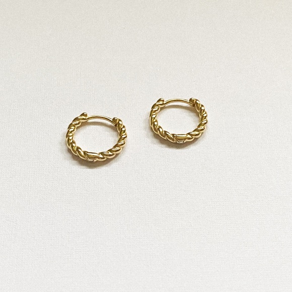 Everyday Twist 18K Gold Plated 925 Hoops - Picture 2 of 3